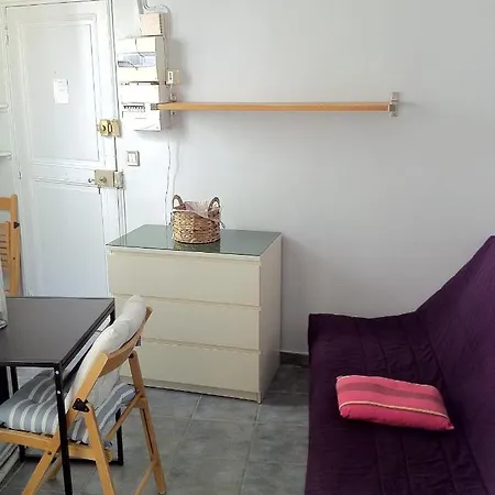 Studette Au Coeur De Appartamento